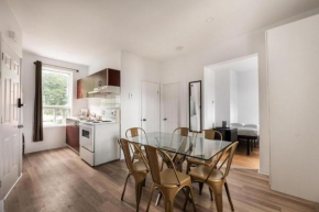 2 bedroom apartment near St-Lawrence River - 1007
